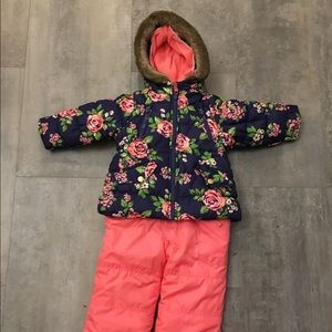 Snow outfit with jacket and bib